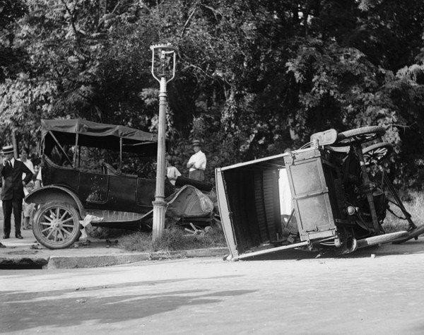 Автомобильные аварии начала прошлого века (15 фото) 66f9ec3e942db.jpeg