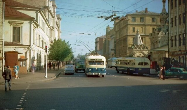 Цветные фотографии из СССР (35 фото) 66f9e73c5a7a7.jpeg