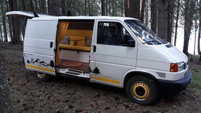 Дом на колесах из Volkswagen Transporter (11 фото) 66f86e49a2d17.jpeg