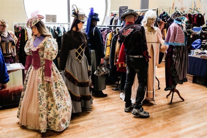 Фестиваль стимпанка Whitby Steampunk Weekend (26 фото) 66f858b4b5ee7.jpeg
