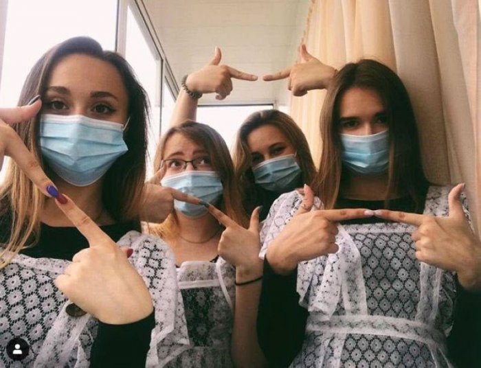 Как прошел «Последний звонок» в 2020 году (12 фото) 66f9f013b1ba6.jpeg