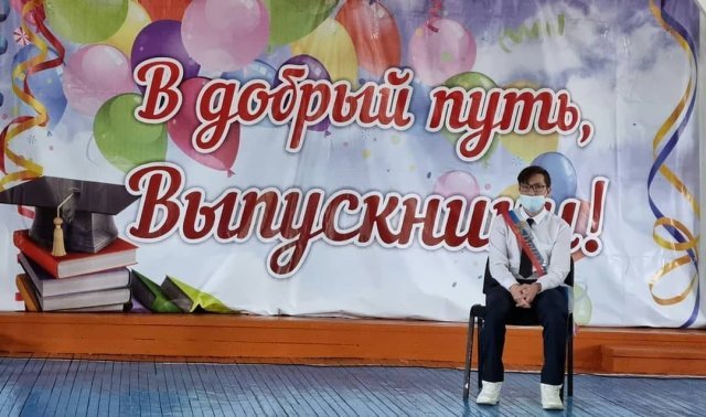 Последний звонок для единственного ученика (3 фото) 66f876321575d.jpeg