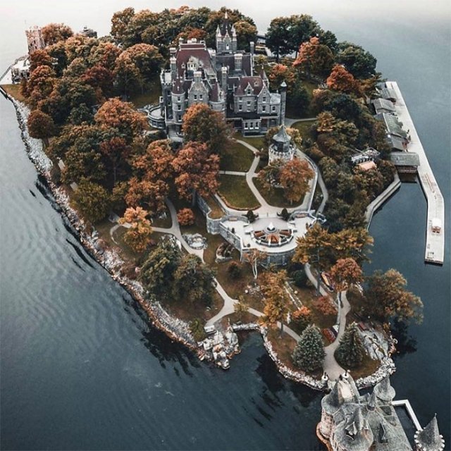 Старинные американские дома (15 фото) 66e090bf52719.jpeg