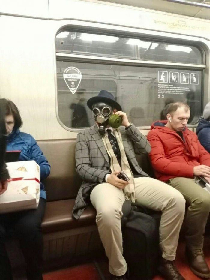 Стиляги в метро (35 фото) 66f9f6a78f2c0.jpeg