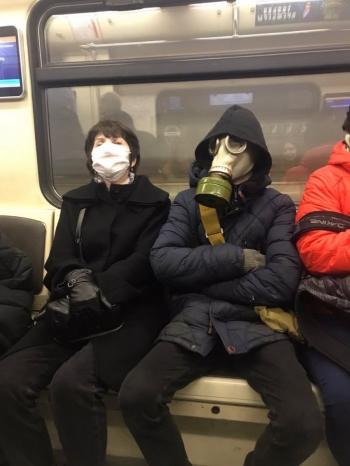 Стиляги в метро (41 фото) 66f9f876c0793.jpeg