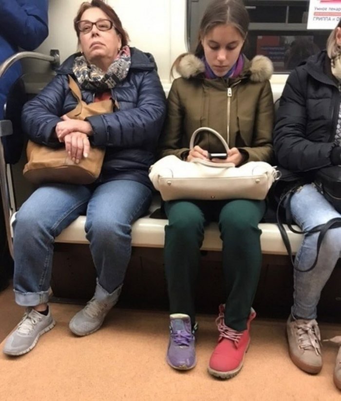 Стиляги в метро (42 фото) 66f9ef7d76464.jpeg