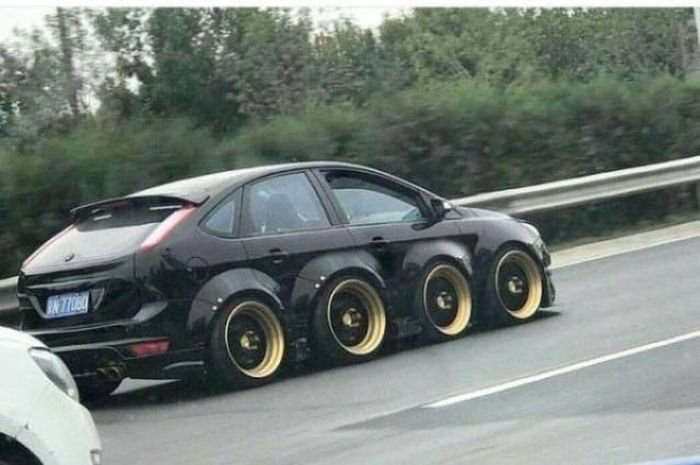 Автомобили необычных форм и цветов (37 фото) 6702369ac5cc8.jpeg