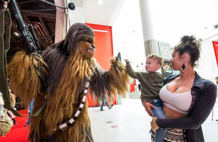 Comic Con 2018 в Лондоне (16 фото) 6702391bbd907.jpeg