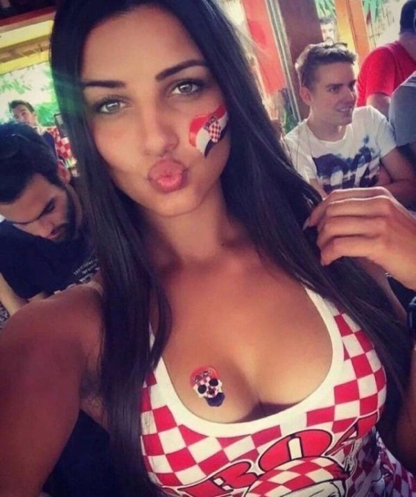 Девушки болельщицы на Чемпионате мира (78 фото) 670234ef92382.jpeg