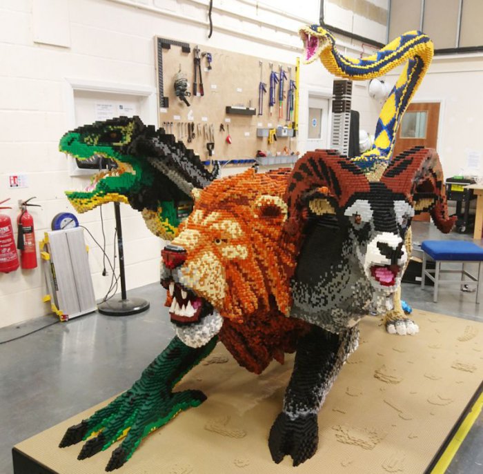 Огромная Химера из конструктора Lego (3 фото) 67023743db7f8.jpeg