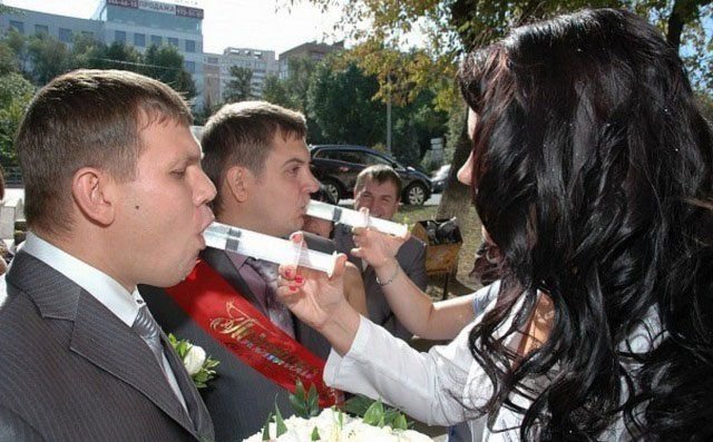 Особенности выкупа невест на свадьбах (28 фото) 670232995903d.jpeg