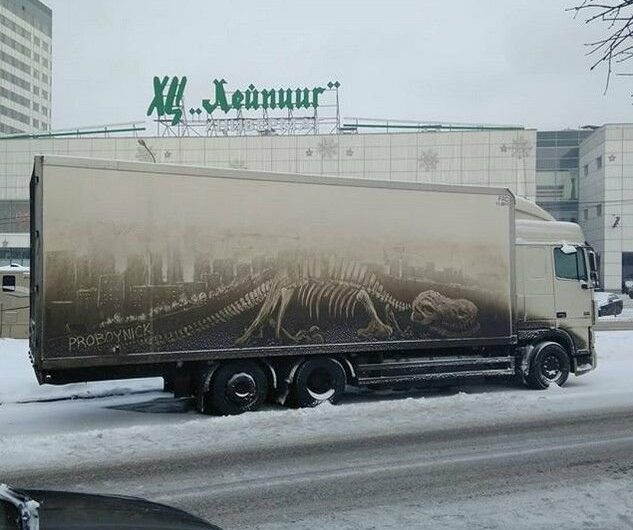 Рисунки на грязных автомобилях (11 фото) 67023b3e33f8b.jpeg