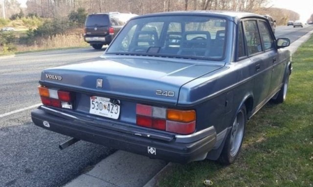 Столкновение старенькой Volvo и новой Kia (4 фото) 67022054cf1ba.jpeg