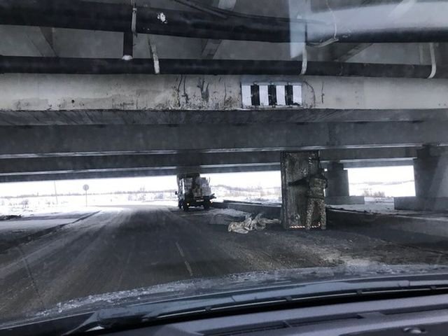 В Санкт Петербурге «ГАЗель» вновь не проехала (4 фото) 67038cab58f8c.jpeg