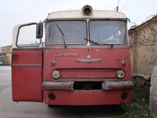 Вторая жизнь старого автобуса Ikarus (21 фото) 67021f12ba4ba.jpeg