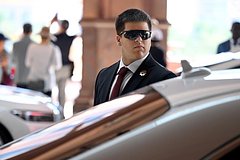 Syna Ramzana Kadyrova Zametili S Zolotym Pistoletom I Chasami Za Dva Milliarda Rublej Chto Eshhe Izvestno O Ego Roskoshnoj Svadbe 519f831