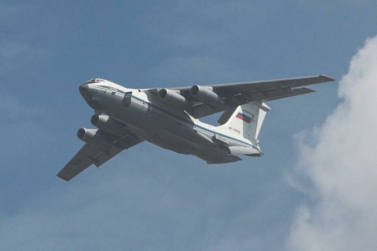 Rossijskij Samolet Il 76 Prizemlilsja Na Aljaske 3b3e7ef