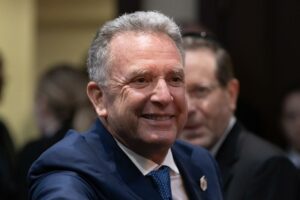 Sotrudnice Cru Peredali Rossijskij Orden Za Syna Jakoby Pogibshego Na Svo 8d294bf