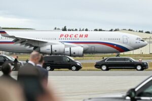 V Ssha Raskryli Kogo Tramp Priglashal Prokatitsja Na Limuzine Do Putina 1949f5b