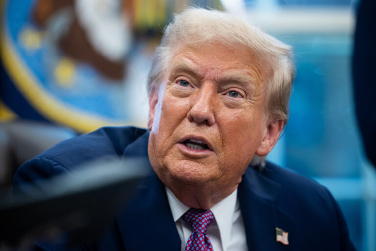 Tramp Hochet Perepisat Pravila Amerikanskogo Grazhdanstva 1b8d267