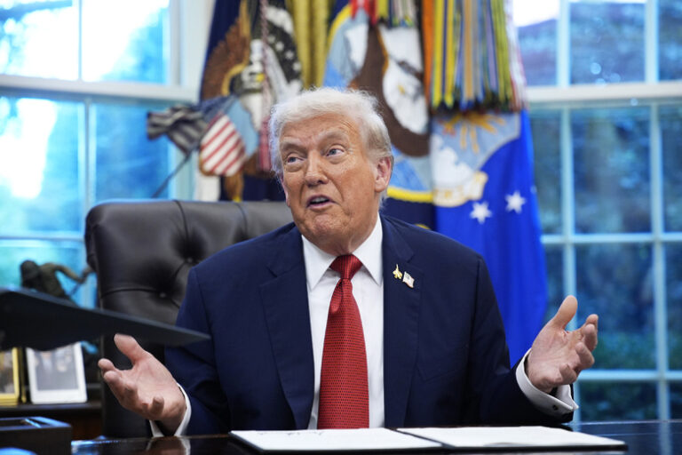 Tramp Otreagiroval Na Vstrechu Glavy Pentagona S Sotnjami Generalov C937c1d