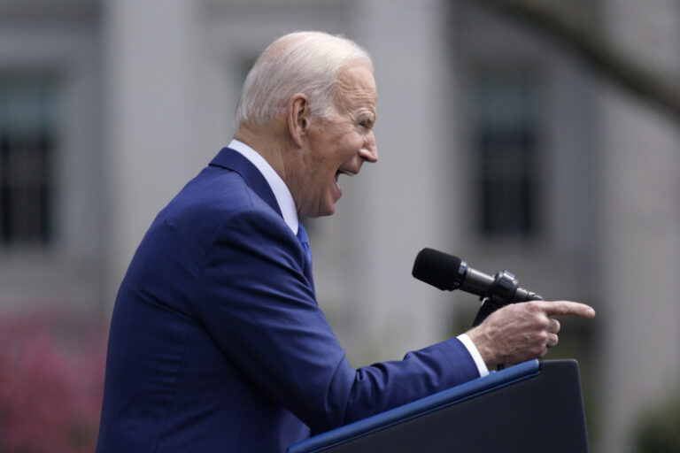 Bajden Na Meroprijatijah Ispolzoval Kartochki Podskazki 26cb437