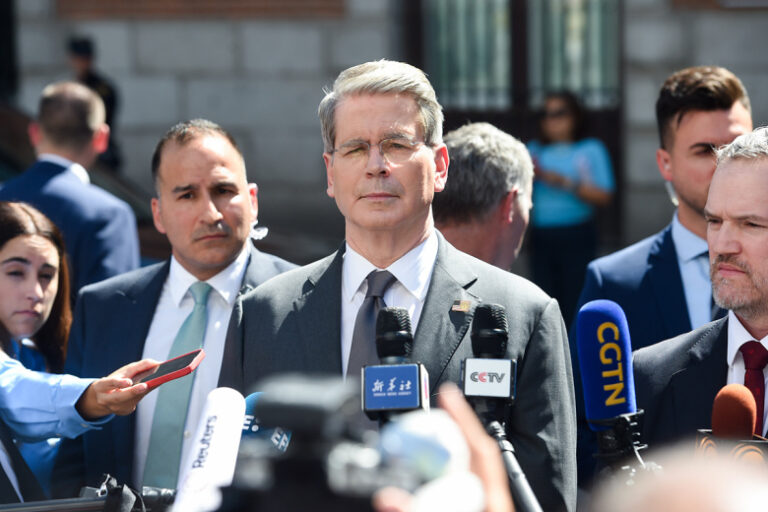 Bolshuju Semerku Prizvali Usilit Davlenie Na Rossiju C5434c9