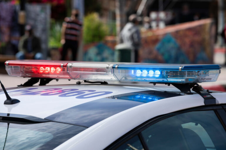 Byvshij Uchenik Nabrosilsja S Nozhom Na Rabotnikov Shkoly I Zalozhil Bombu Bb45097