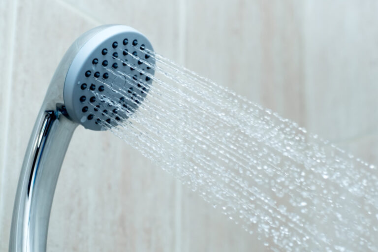 Pensioner Zazhivo Svarilsja V Dushe Otelja 4b42af3