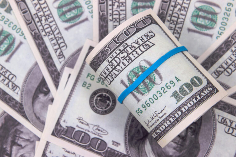 Shatdaun V Ssha Sprovociroval Ocheredi Iz Gossluzhashhih Za Besplatnoj Edoj E8ad6a6