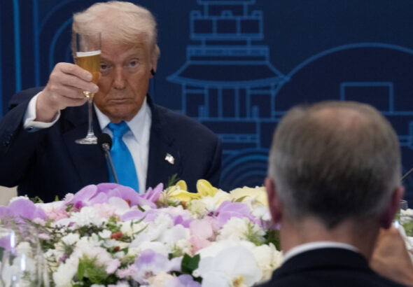 Tramp Raskryl Kakuju Sdelku Soglasoval S Seulom 4be4246