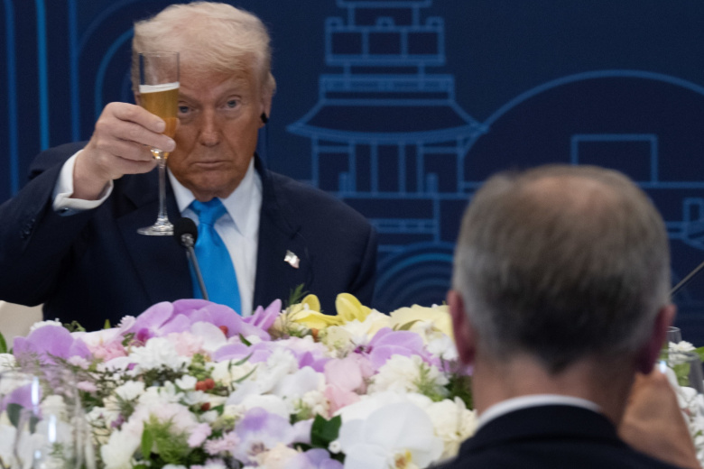 Tramp Raskryl Kakuju Sdelku Soglasoval S Seulom 4be4246