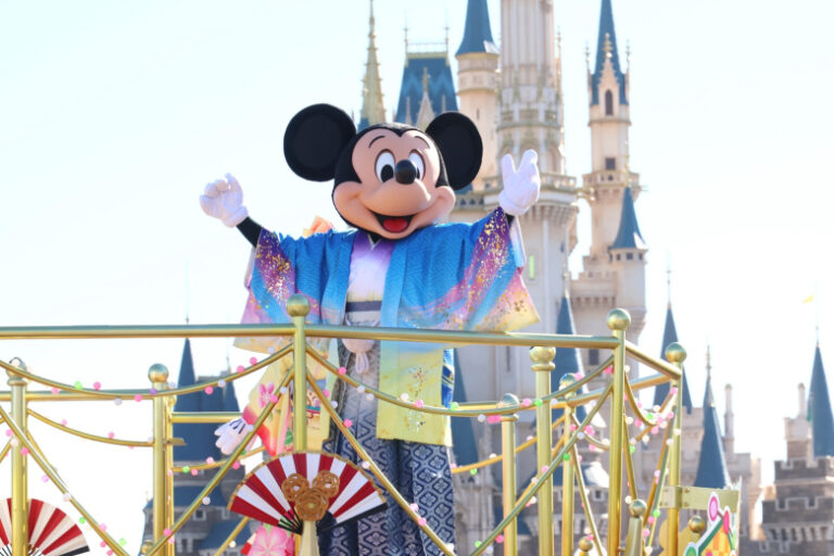 V Disnejlende Dom S Prividenijami Napugal Zhenshhinu Do Smerti C067bc4