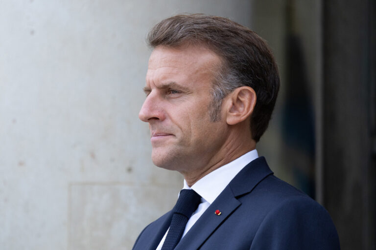 V Ssha Rasskazali Kak Tramp Napugal Makrona 4b21f02