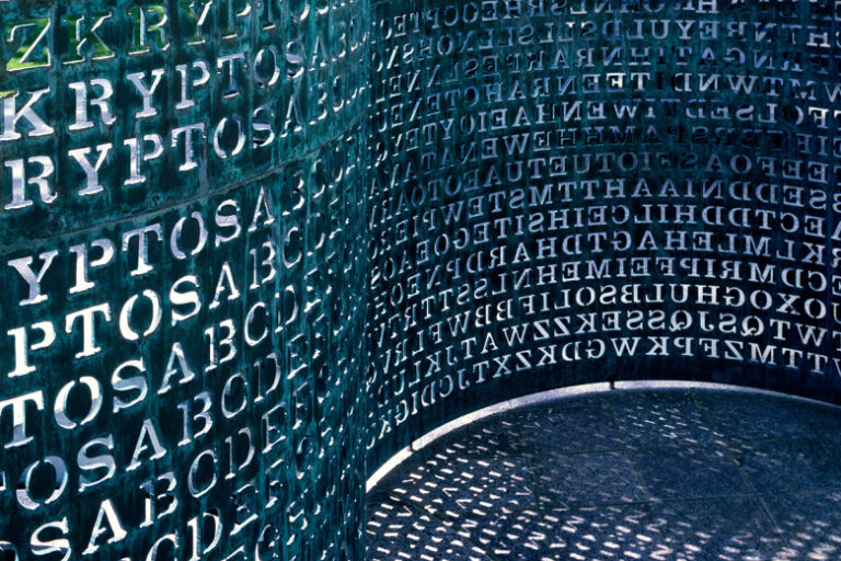 V Ssha Razgadali Samyj Zagadochnyj Shifr Na Skulpture Vozle Cru 32b4a88