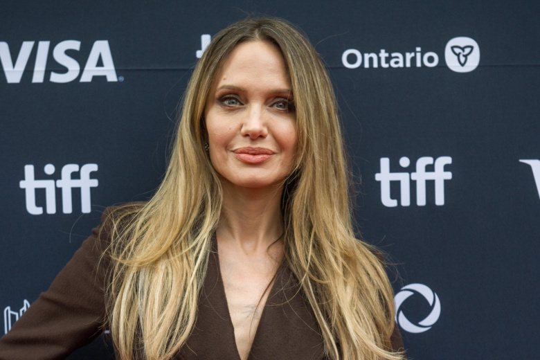 Andzhelina Dzholi Zabyla Svoego Voditelja Na Ukraine Posle Mobilizacii 2cea5aa