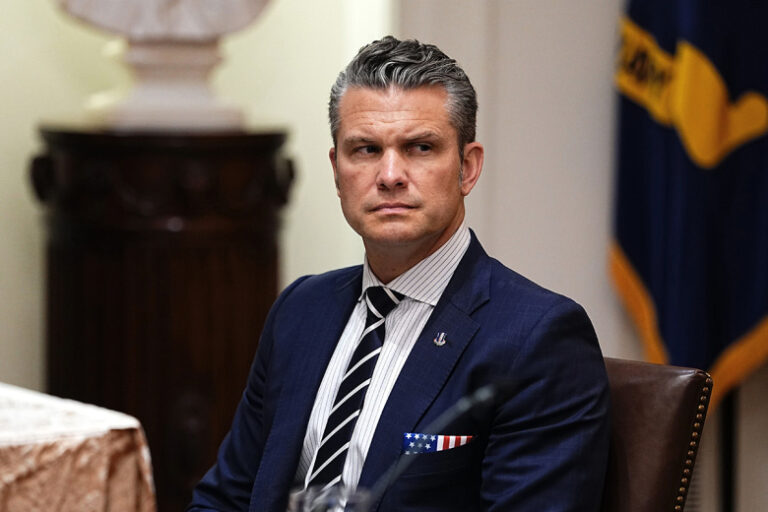 Glava Pentagona Povesil Na Zdanii Tablichku Ministerstva Vojny 21c177d