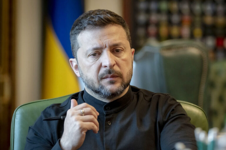 Na Zapade Uvideli Tjazheloe Polozhenie Zelenskogo Iz Za Gromkogo Skandala Cbb02bc