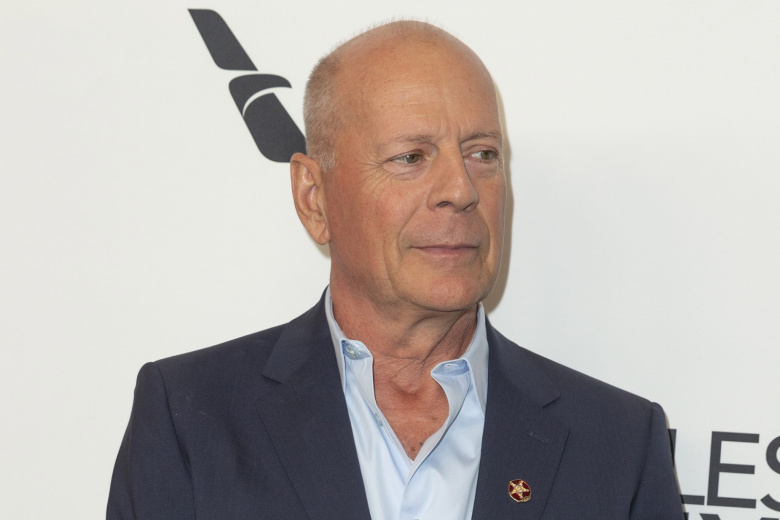 Pojavilis Kadry Redkoj Progulki Tjazhelobolnogo Brjusa Uillisa 10a6bf2