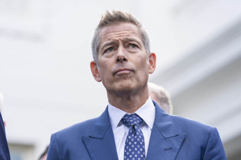 Shatdaun V Ssha Riskuet Obrushit Rabotu Aeroportov D4fe10b