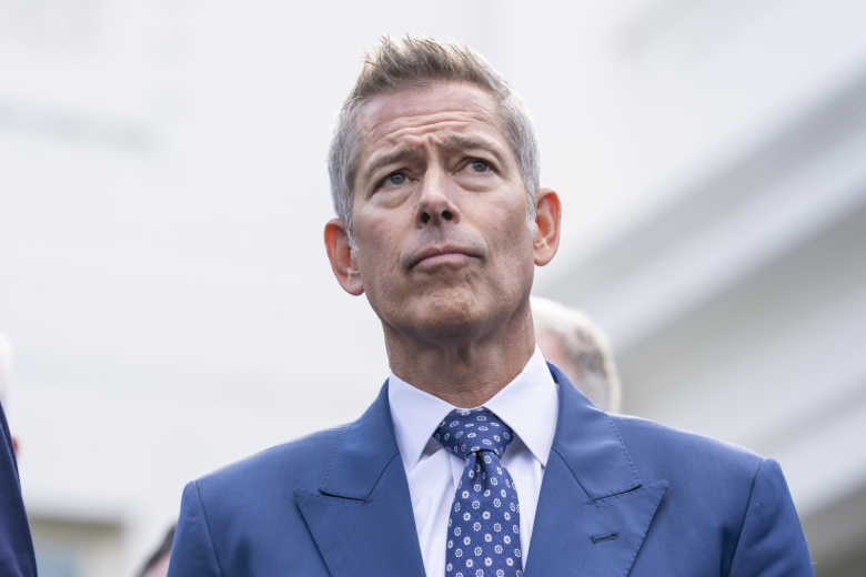 Shatdaun V Ssha Riskuet Obrushit Rabotu Aeroportov D4fe10b