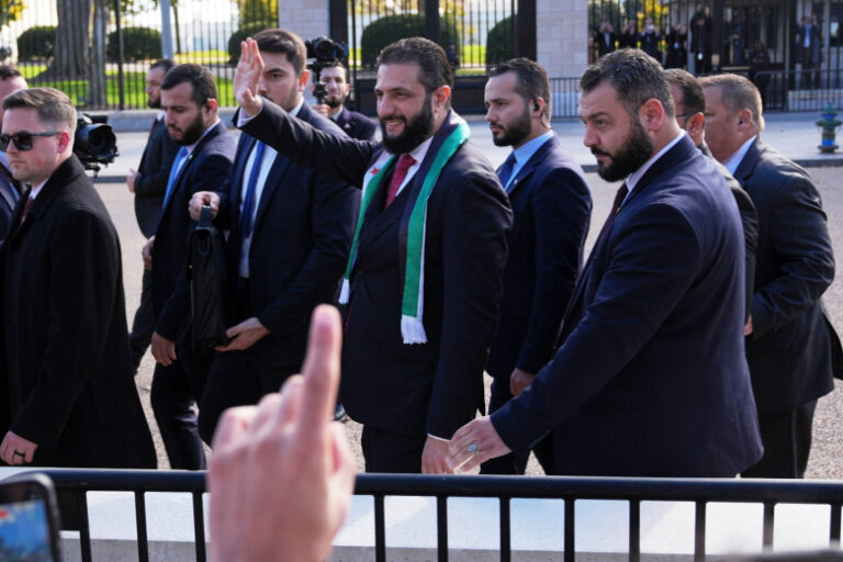 Stalo Izvestno Chto Tramp Podaril Novomu Prezidentu Sirii 1b040fd