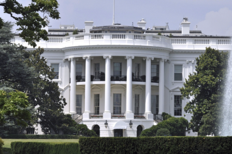 Strelba U Belogo Doma Smert Nacgvardejcev Reakcija Trampa Chto Izvestno Cf541e1