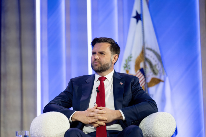 Vice Prezident Ssha Edva Ne Pogib V Dtp Po Vine Policejskih Bd3e1e7