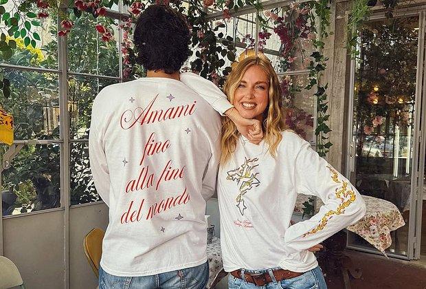 Кьяра Ферраньи в вещах собственного бренда