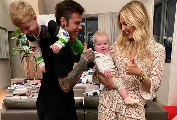 Кьяра Ферраньи с мужем и детьми