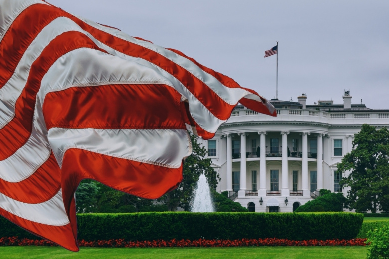 Tramp Predstavil Proekt Simvola Amerikanskogo Velichija V Vashingtone 8c561d1