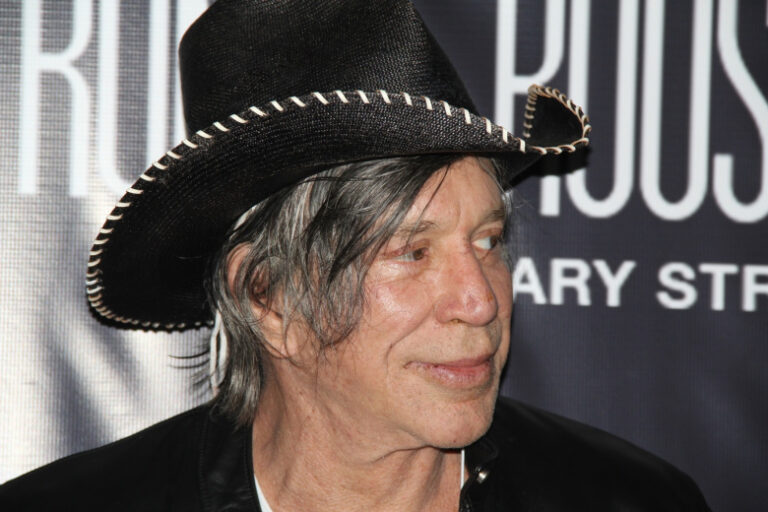 Nishhij I Bezdomnyj Mikki Rurk Potreboval Vysokij Gonorar A63cbc6