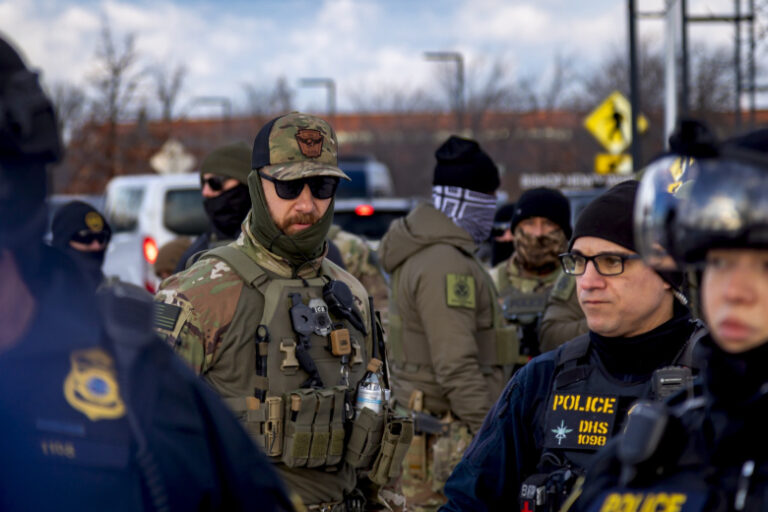 Pojavilis Kadry Ulichnyh Boev Mezhdu Protestujushhimi I Silovikami V Ssha Da9ee18