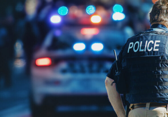 Siloviki zastrelili vooruzhennogo muzhchinu u vorot pomestja trampa 21d57e9